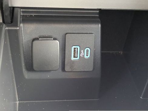 Used 2023 Ford Explorer XLT w/ Equipment Group 202A image 25