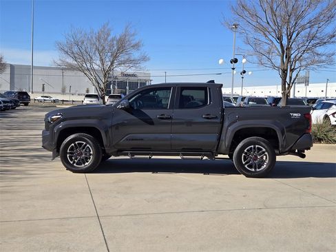 Used 2025 Toyota Tacoma TRD Sport image 12