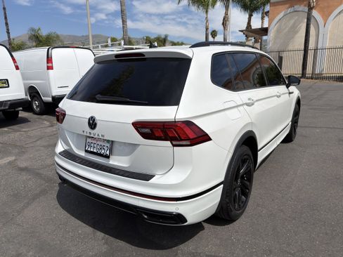 Used 2023 Volkswagen Tiguan SE R-Line image 8