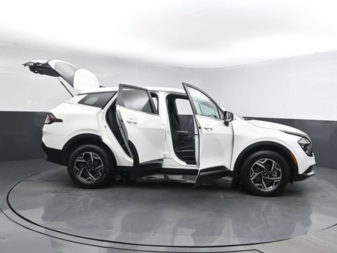 Used 2023 Kia Sportage LX AWD/4WD image 30