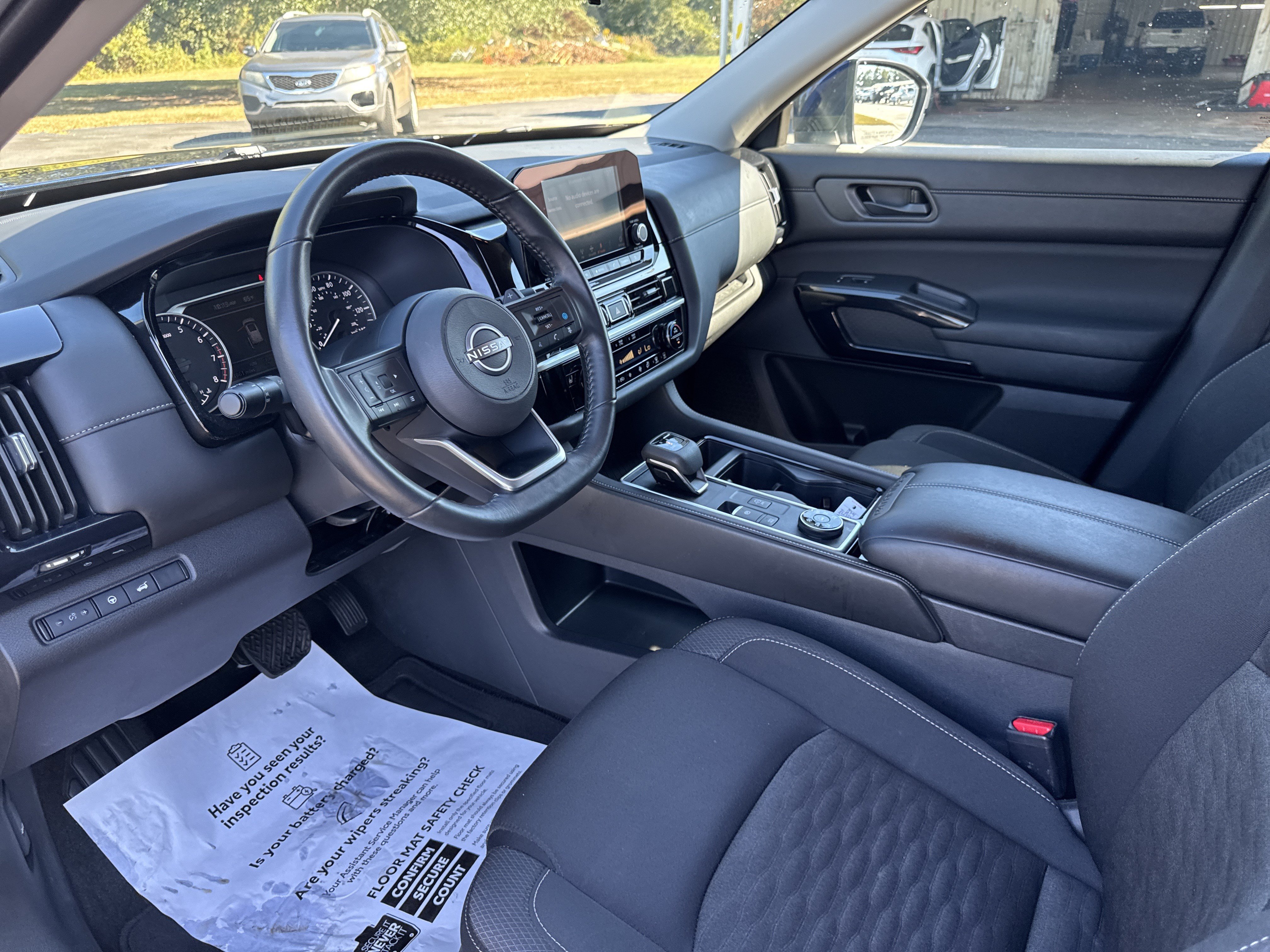 Used 2025 Nissan Pathfinder SV AWD/4WD image 15