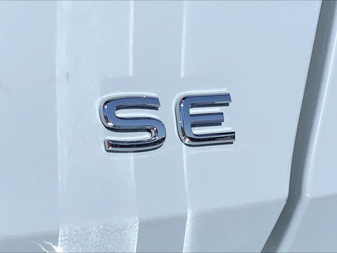 New 2026 Volkswagen Jetta SE FWD image 15
