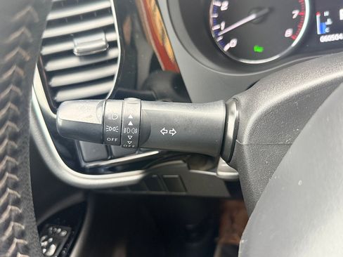 Used 2018 Mitsubishi Outlander SE FWD image 34