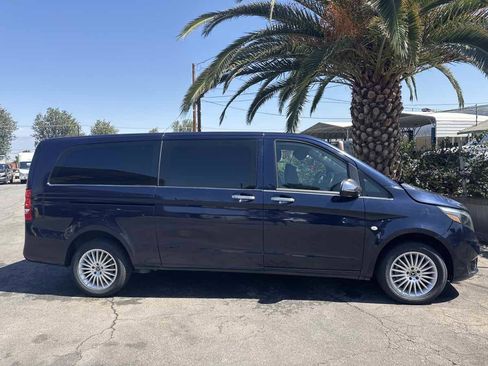Used 2020 Mercedes-Benz Metris image 2