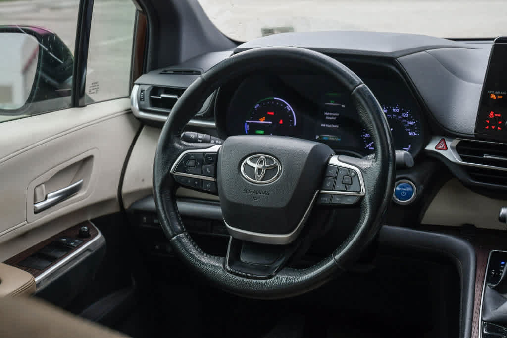 Used 2021 Toyota Sienna XLE FWD image 13