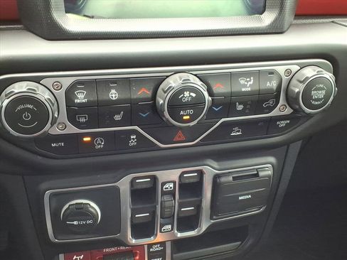 Used 2023 Jeep Gladiator Rubicon w/ Cold Weather Group image 27