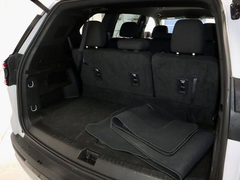 Used 2025 GMC Acadia Elevation image 15