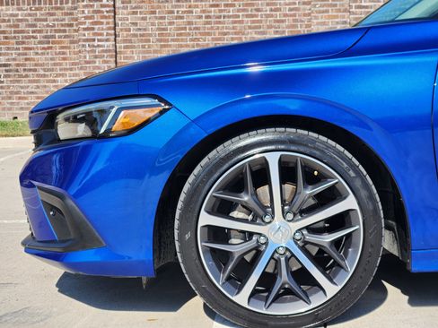 Used 2023 Honda Civic Touring image 10