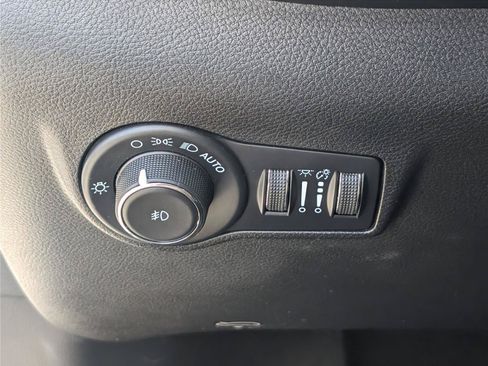 Used 2023 Jeep Compass Latitude AWD/4WD image 21