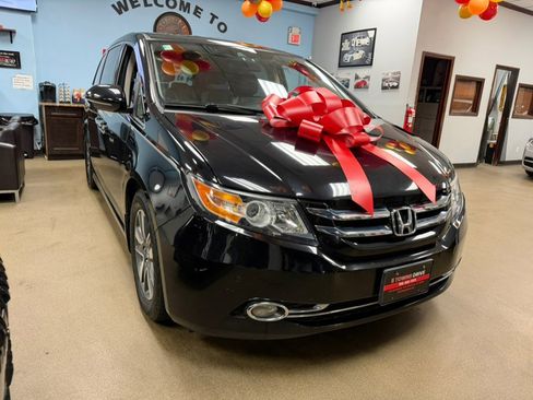 Used 2016 Honda Odyssey Touring Elite image 2