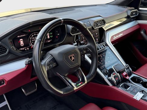 Used 2022 Lamborghini Urus AWD/4WD image 32