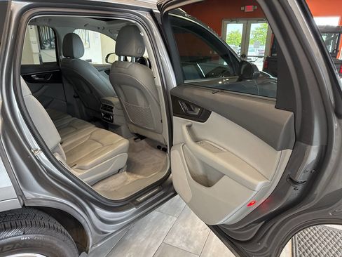 Used 2017 Audi Q7 3.0T Premium Plus image 37