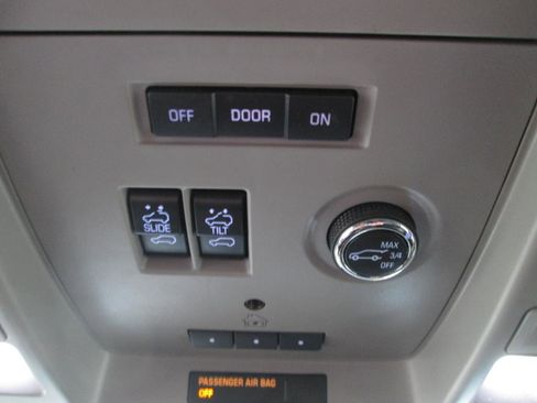 Used 2017 GMC Yukon XL Denali w/ Open Road Package image 23