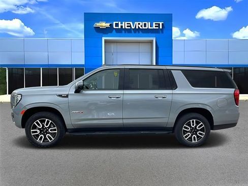 Used 2024 GMC Yukon XL AT4 w/ Technology Package AWD/4WD image 6
