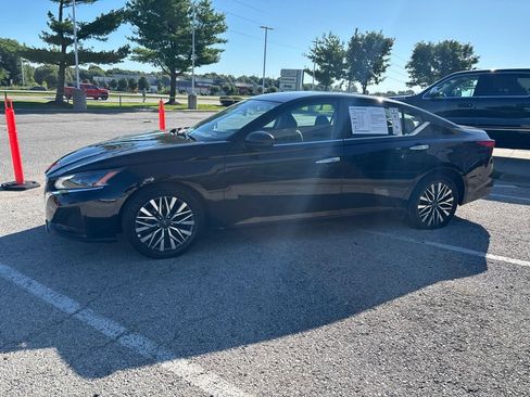 Used 2025 Nissan Altima 2.5 SV FWD image 15