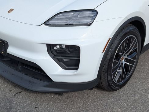 Used 2025 Porsche Macan 4 Electric AWD/4WD image 9