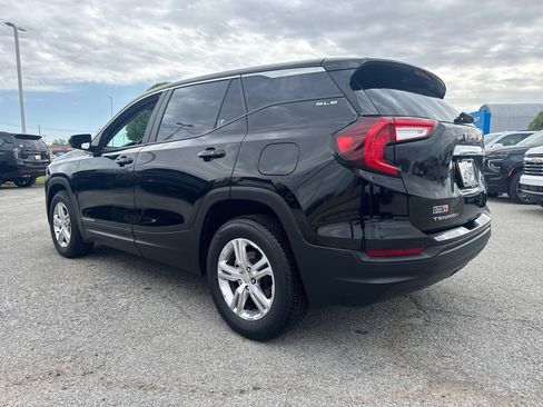 Used 2024 GMC Terrain SLE image 4