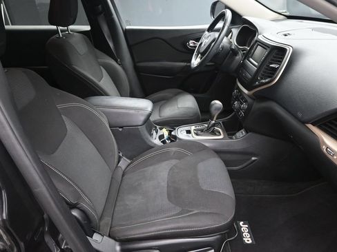 Used 2015 Jeep Cherokee Latitude w/ Comfort/Convenience Group FWD image 35