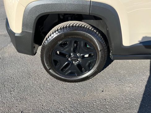 Used 2017 Jeep Renegade Trailhawk image 45