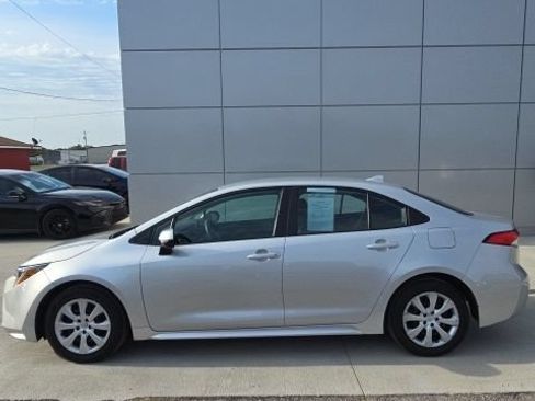 Used 2025 Toyota Corolla LE FWD image 1