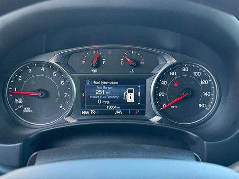 Used 2023 GMC Terrain SLE w/ Driver Convenience Package image 23