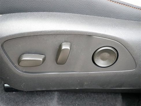 Certified 2025 Chevrolet Traverse LT image 13