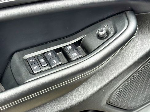 Used 2024 Jeep Grand Cherokee Laredo image 14