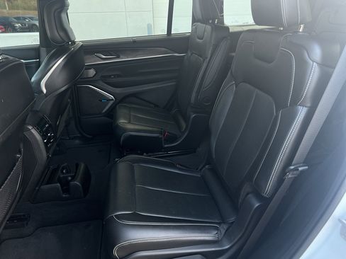 Used 2021 Jeep Grand Cherokee L Overland w/ Luxury Tech Group IV image 15