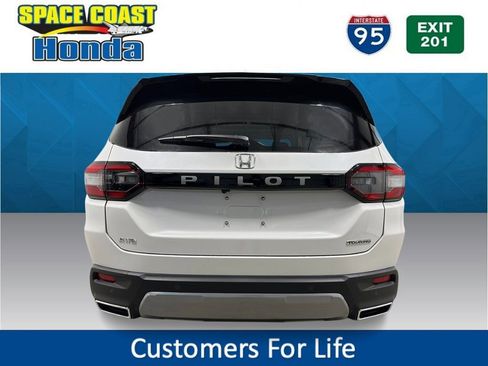 New 2026 Honda Pilot Touring image 4