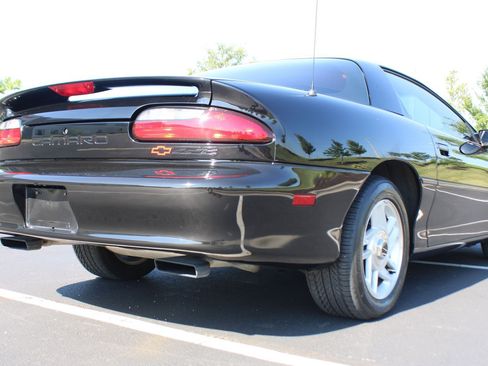 Used 1993 Chevrolet Camaro Z28 RWD image 3