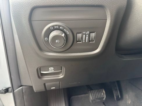 New 2025 Jeep Grand Cherokee Overland AWD/4WD image 13