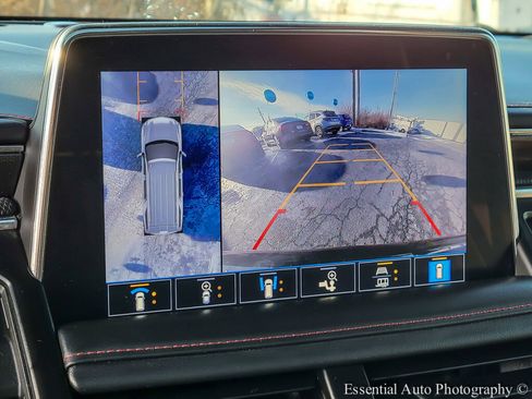 Used 2021 Chevrolet Suburban RST w/ Luxury Package image 23