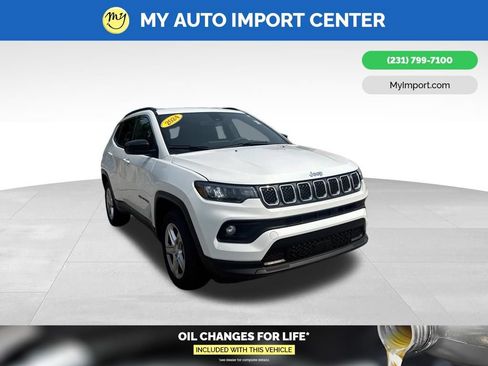 Used 2024 Jeep Compass Latitude AWD/4WD image 1