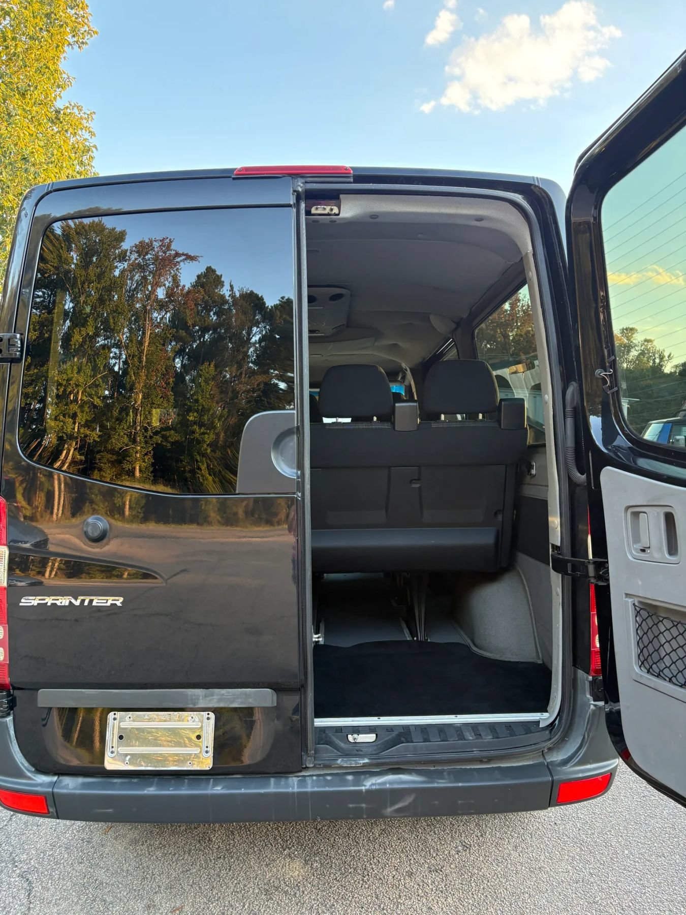 Used 2015 Mercedes-Benz Sprinter 2500 image 25