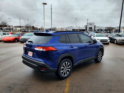 Used 2024 Toyota Corolla Cross AWD Hybrid w/ Moonroof Package image 5