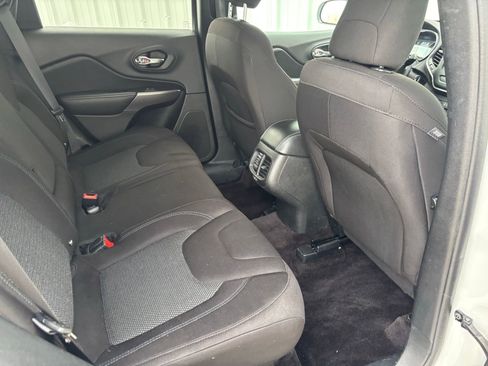 Used 2019 Jeep Cherokee Latitude w/ Popular Appearance Group image 32