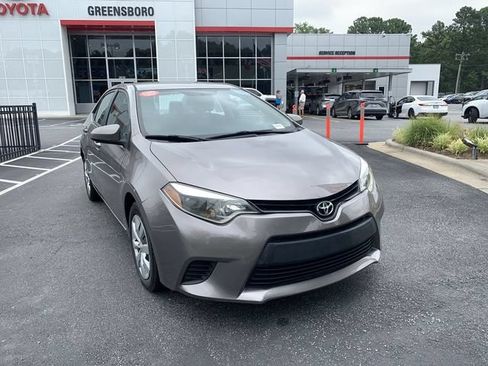 Used 2014 Toyota Corolla LE FWD image 2
