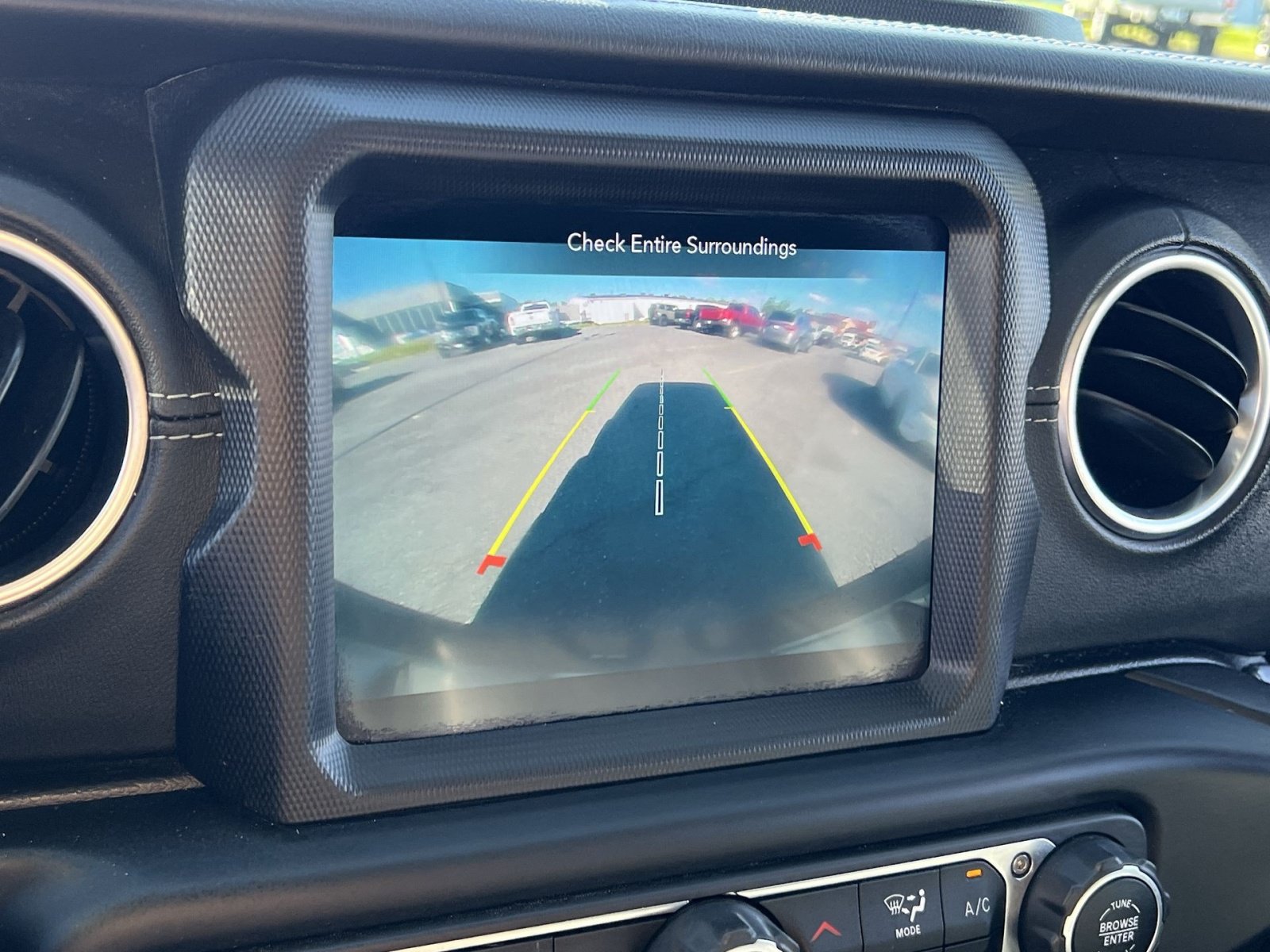 Used 2020 Jeep Wrangler Unlimited Sahara AWD/4WD image 19
