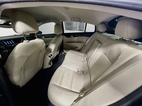 Used 2018 Buick Regal Essence w/ Driver Confidence Package #1 FWD image 28