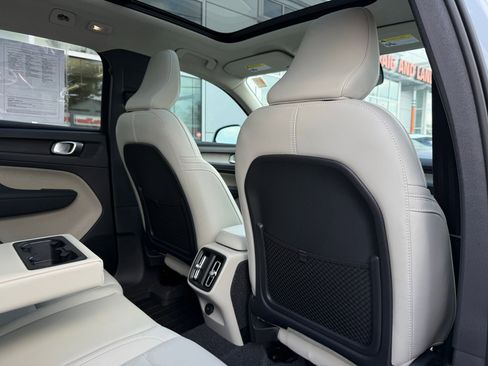 Used 2025 Volvo XC40 B5 Plus w/ Protection Package Premier image 32