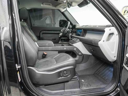 Used 2023 Land Rover Defender 90 S image 17