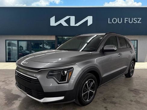 Used 2024 Kia Niro EX image 1