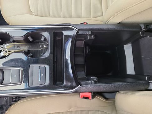 Used 2019 Ford Edge SEL image 34