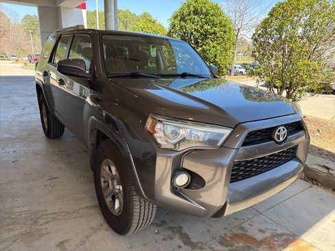 Used 2018 Toyota 4Runner SR5 image 4