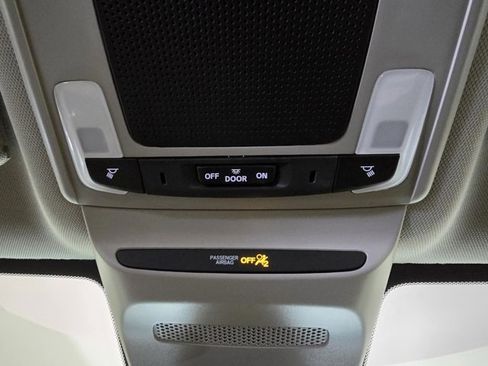 Used 2025 Honda HR-V LX image 22