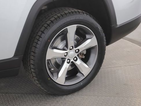 Used 2021 Jeep Grand Cherokee L Limited w/ Luxury Tech Group II image 14