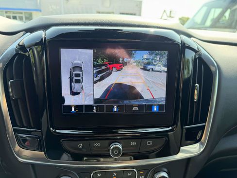 Used 2023 Chevrolet Traverse RS AWD/4WD image 25