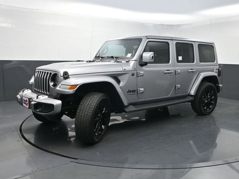 Used 2020 Jeep Wrangler Unlimited Sahara image 20