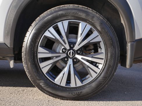 Certified 2022 Nissan Rogue SV image 15