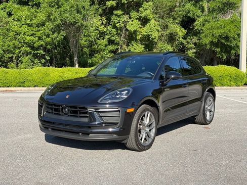 Certified 2025 Porsche Macan AWD/4WD image 1